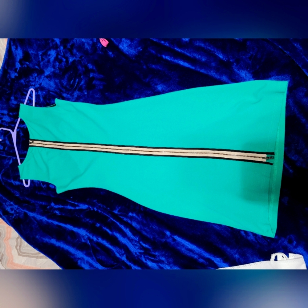 Kenneth Cole Green pencil dress stretchy size 2 zipper back